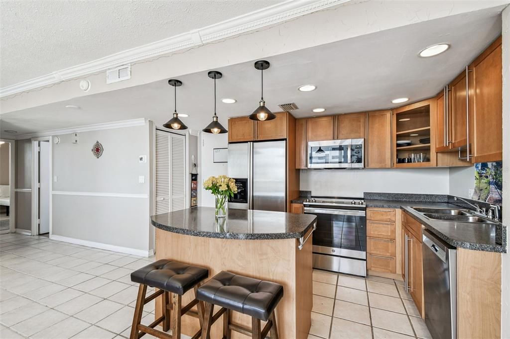 Active With Contract: $272,500 (2 beds, 2 baths, 846 Square Feet)