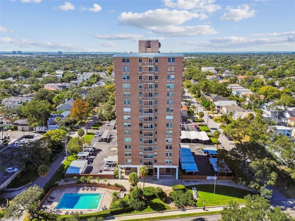 Active With Contract: $272,500 (2 beds, 2 baths, 846 Square Feet)