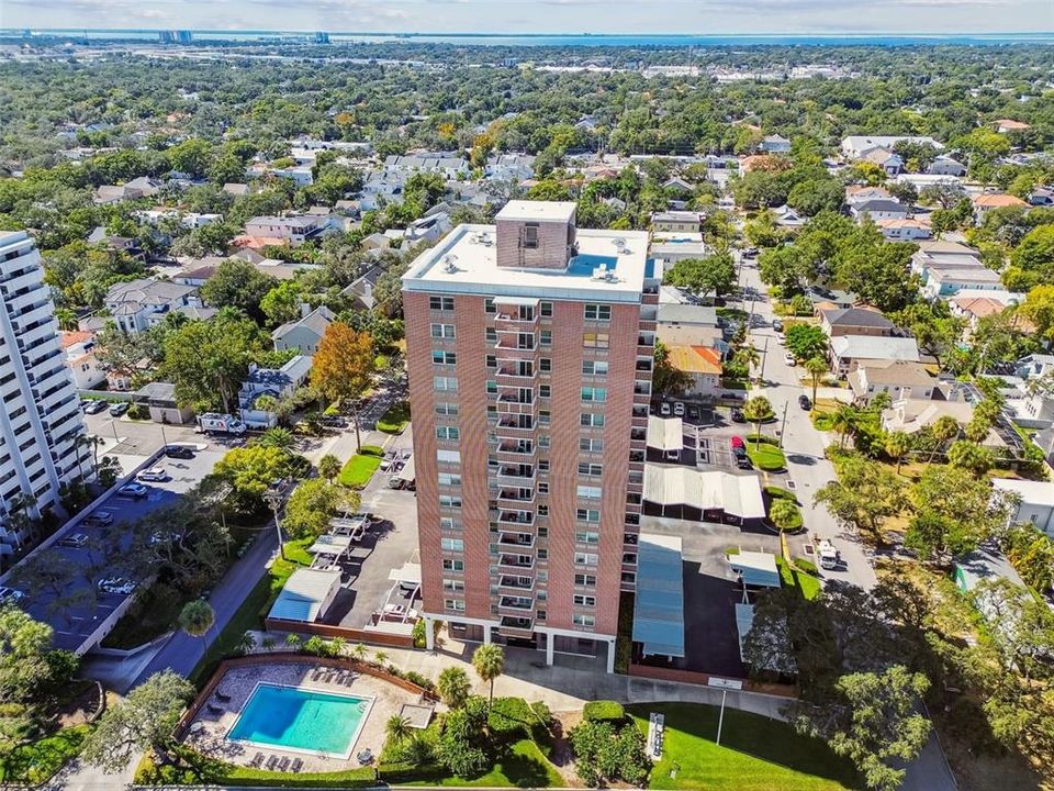 Active With Contract: $272,500 (2 beds, 2 baths, 846 Square Feet)