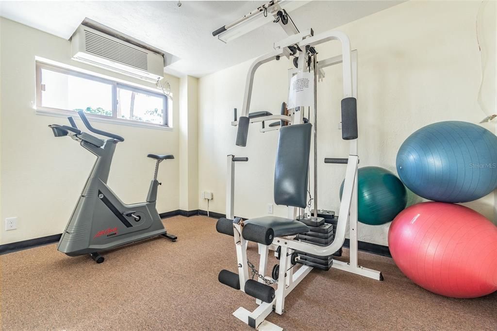 Active With Contract: $272,500 (2 beds, 2 baths, 846 Square Feet)