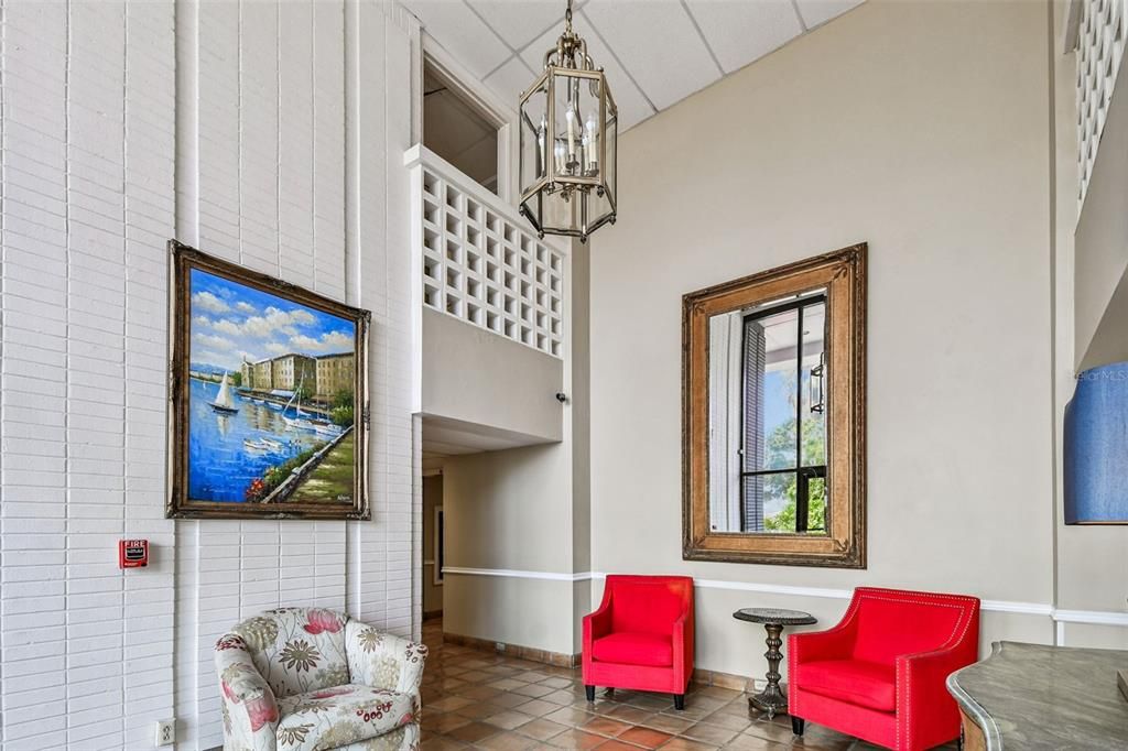 Active With Contract: $272,500 (2 beds, 2 baths, 846 Square Feet)