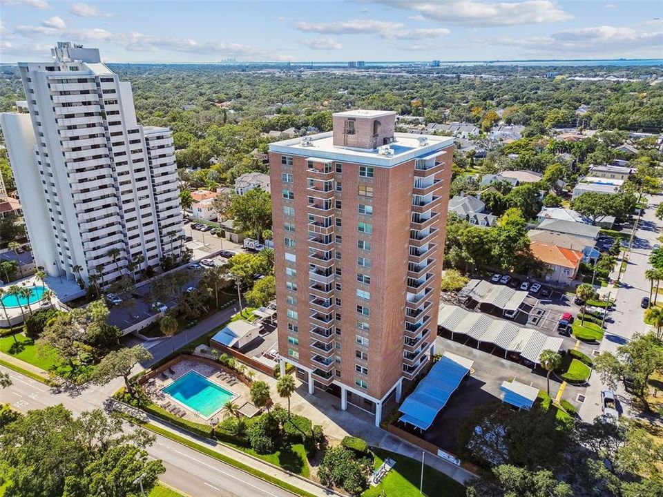 Active With Contract: $272,500 (2 beds, 2 baths, 846 Square Feet)