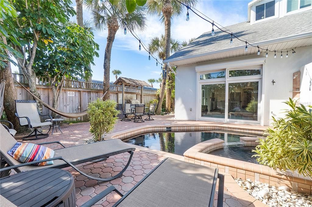 Activo con contrato: $599,000 (3 camas, 3 baños, 1694 Pies cuadrados)