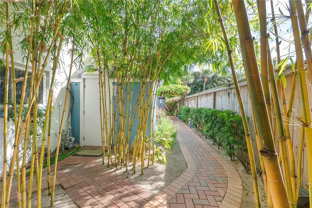 Activo con contrato: $599,000 (3 camas, 3 baños, 1694 Pies cuadrados)