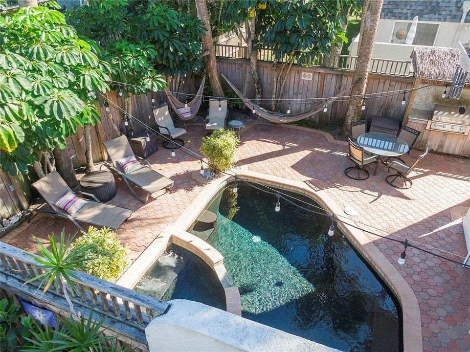 Activo con contrato: $599,000 (3 camas, 3 baños, 1694 Pies cuadrados)