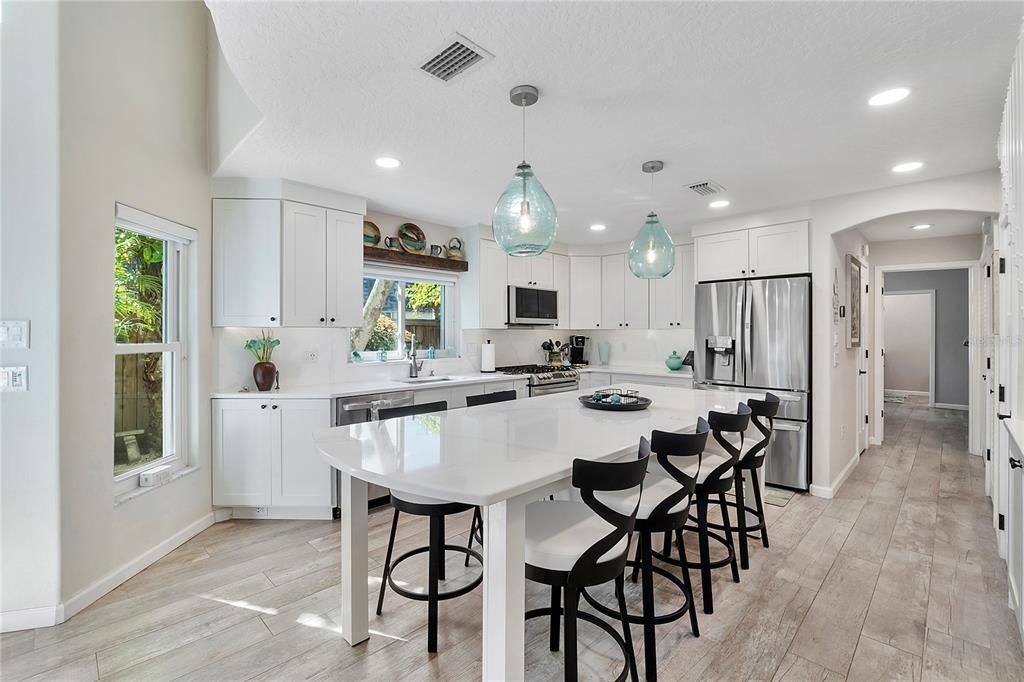 Activo con contrato: $599,000 (3 camas, 3 baños, 1694 Pies cuadrados)