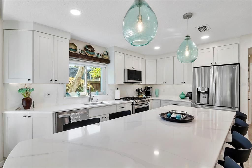 Activo con contrato: $599,000 (3 camas, 3 baños, 1694 Pies cuadrados)