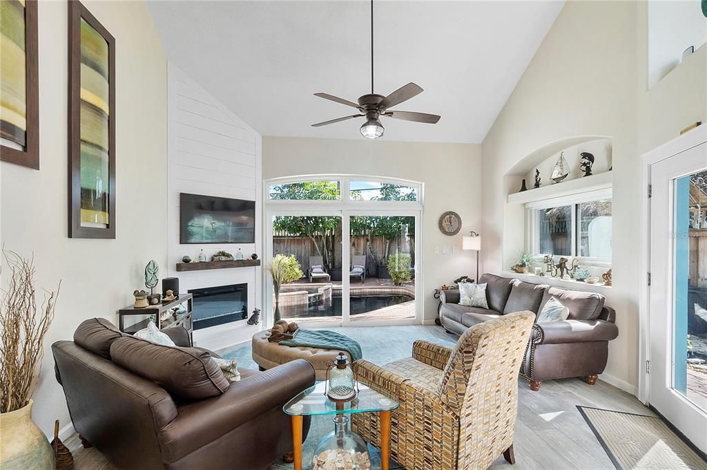 Activo con contrato: $599,000 (3 camas, 3 baños, 1694 Pies cuadrados)