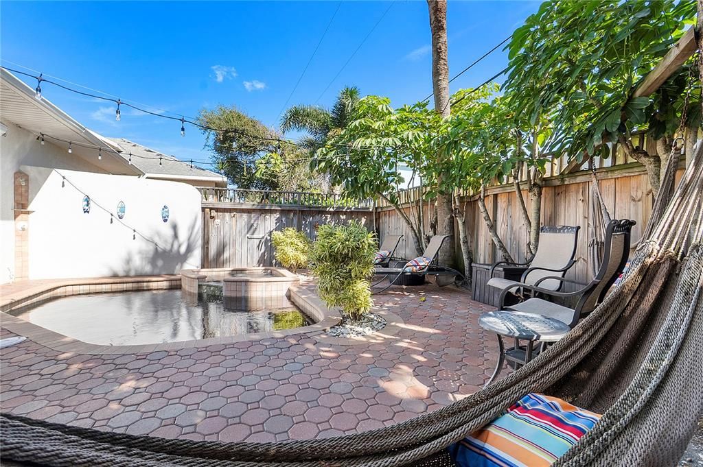 Activo con contrato: $599,000 (3 camas, 3 baños, 1694 Pies cuadrados)