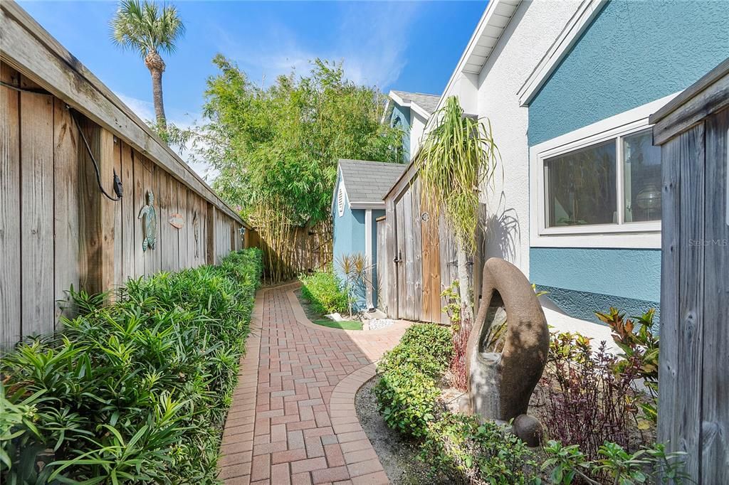 Activo con contrato: $599,000 (3 camas, 3 baños, 1694 Pies cuadrados)