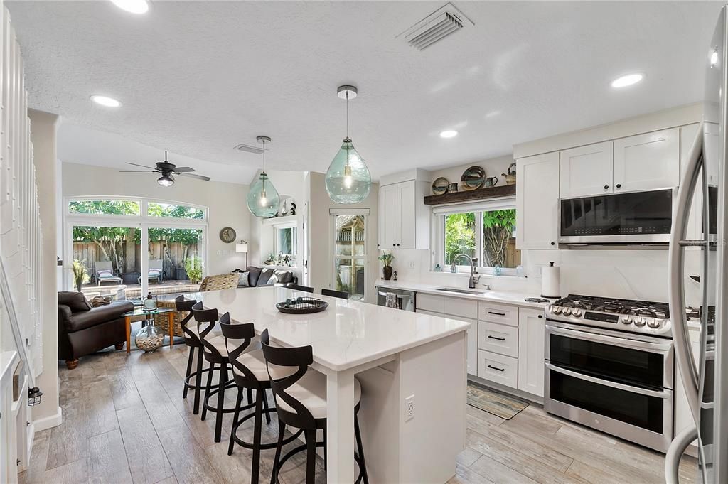 Activo con contrato: $599,000 (3 camas, 3 baños, 1694 Pies cuadrados)