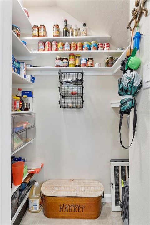 Activo con contrato: $599,000 (3 camas, 3 baños, 1694 Pies cuadrados)