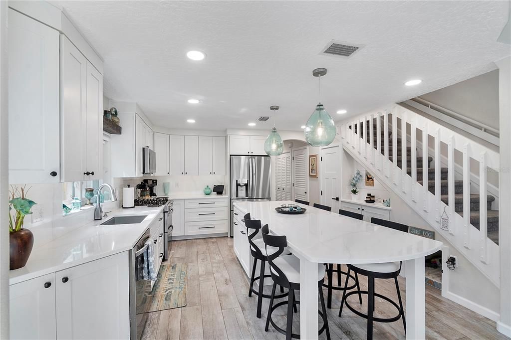 Activo con contrato: $599,000 (3 camas, 3 baños, 1694 Pies cuadrados)