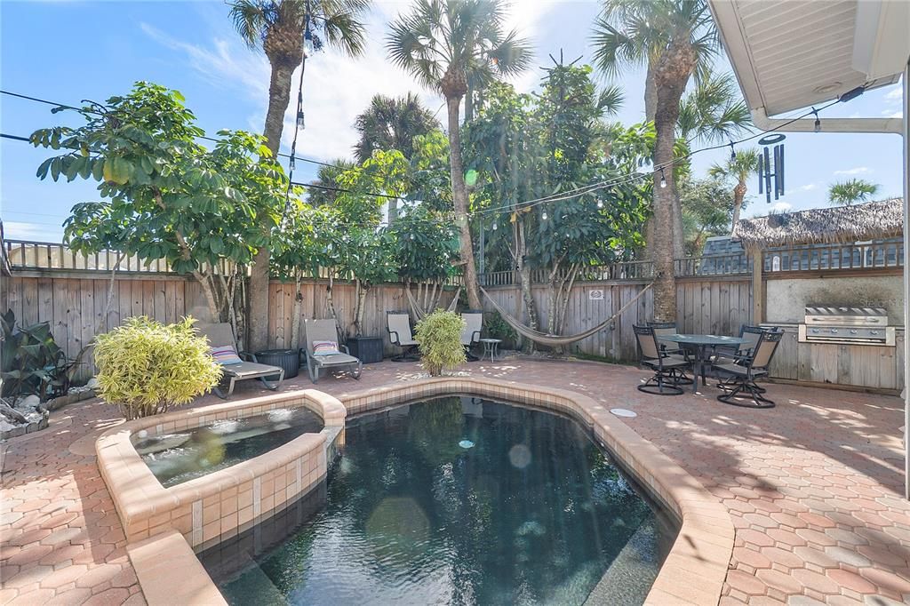 Activo con contrato: $599,000 (3 camas, 3 baños, 1694 Pies cuadrados)