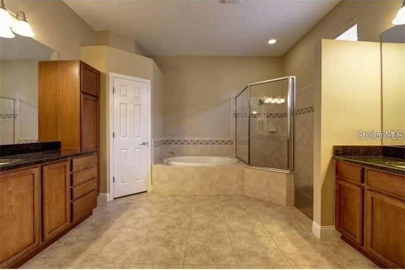 出租: $3,400 (5 贝兹, 3 浴室, 2998 平方英尺)