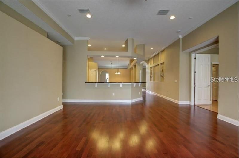 出租: $3,400 (5 贝兹, 3 浴室, 2998 平方英尺)