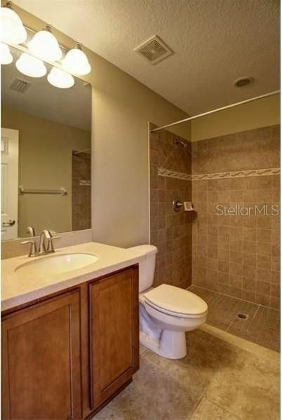 出租: $3,400 (5 贝兹, 3 浴室, 2998 平方英尺)