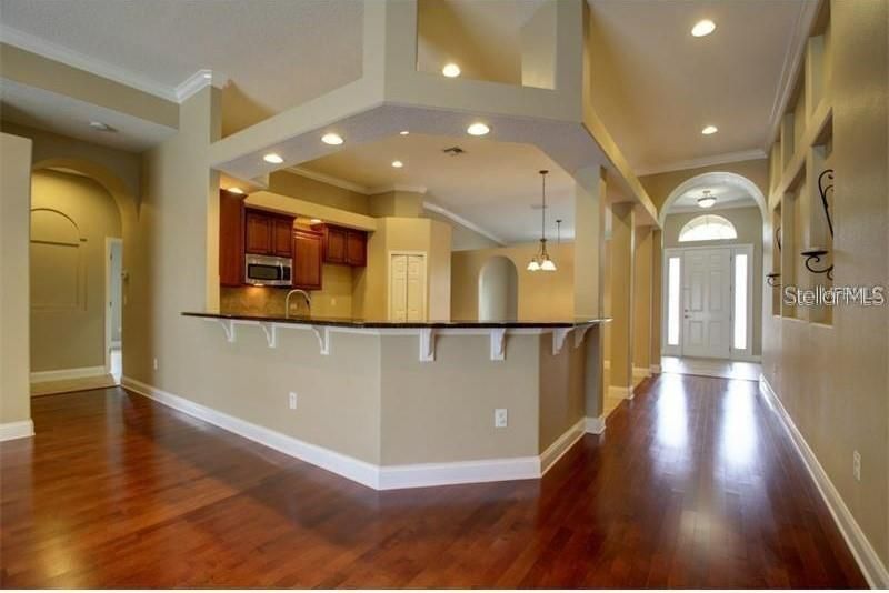 出租: $3,400 (5 贝兹, 3 浴室, 2998 平方英尺)