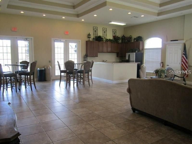 出租: $3,400 (5 贝兹, 3 浴室, 2998 平方英尺)