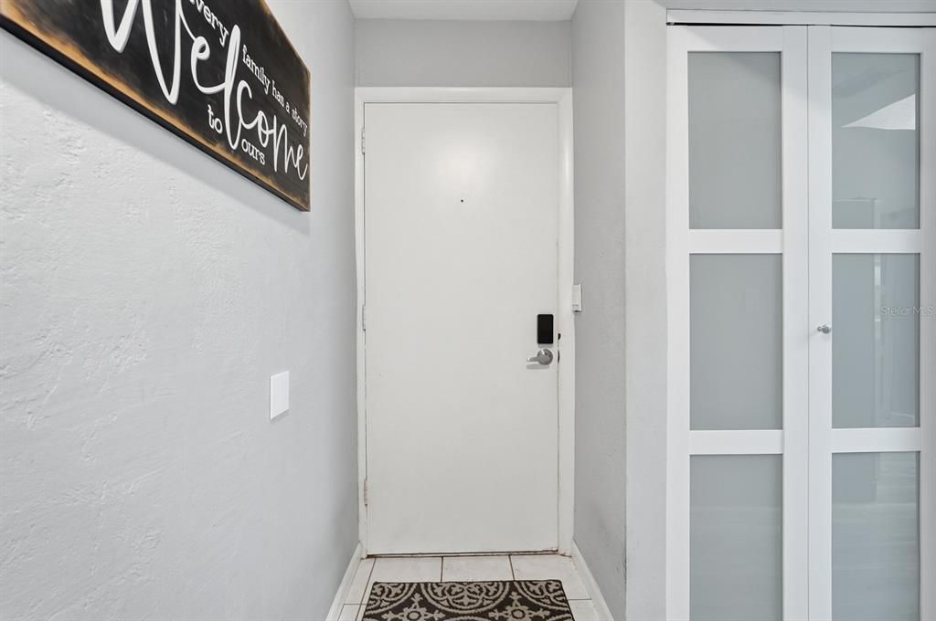 На продажу: $245,000 (2 спален, 1 ванн, 1200 Квадратных фут)