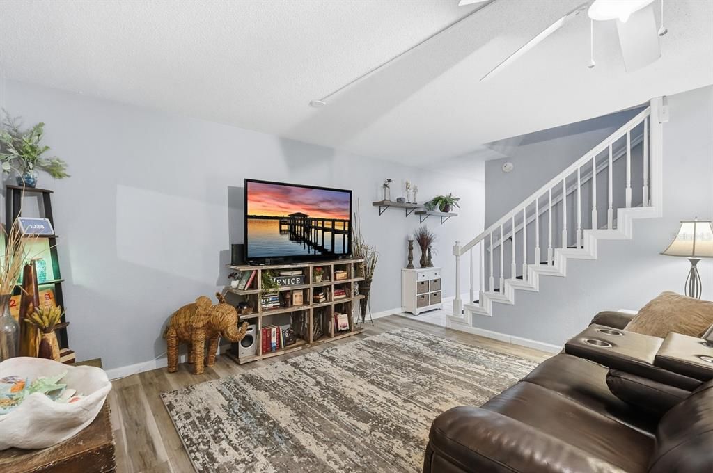 На продажу: $245,000 (2 спален, 1 ванн, 1200 Квадратных фут)