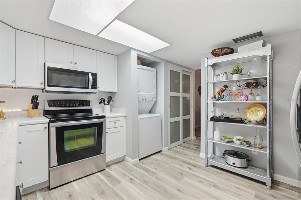 На продажу: $245,000 (2 спален, 1 ванн, 1200 Квадратных фут)