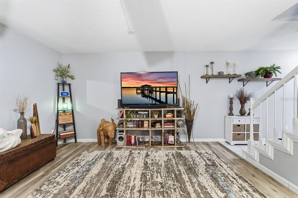 На продажу: $245,000 (2 спален, 1 ванн, 1200 Квадратных фут)