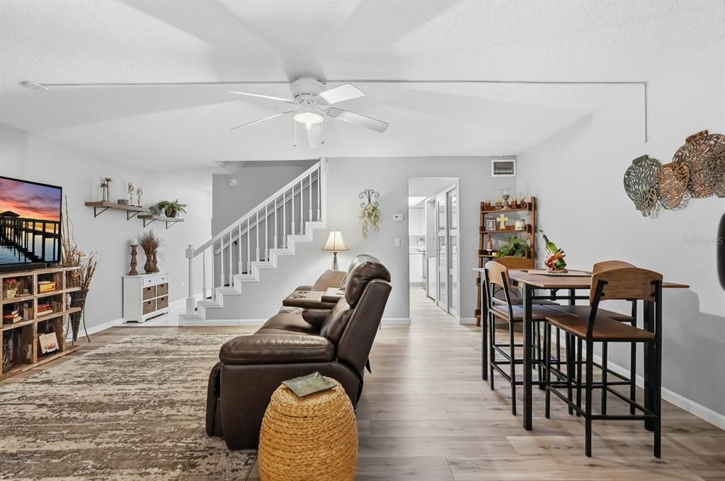 На продажу: $245,000 (2 спален, 1 ванн, 1200 Квадратных фут)