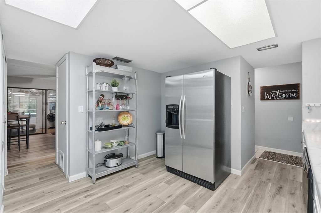 На продажу: $245,000 (2 спален, 1 ванн, 1200 Квадратных фут)