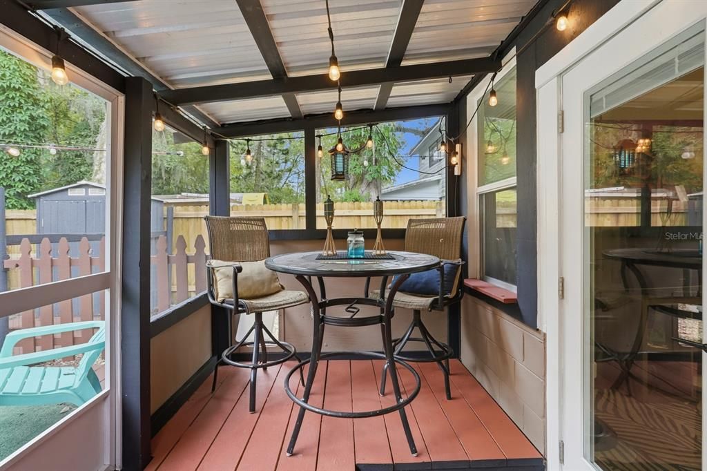 На продажу: $245,000 (2 спален, 1 ванн, 1200 Квадратных фут)