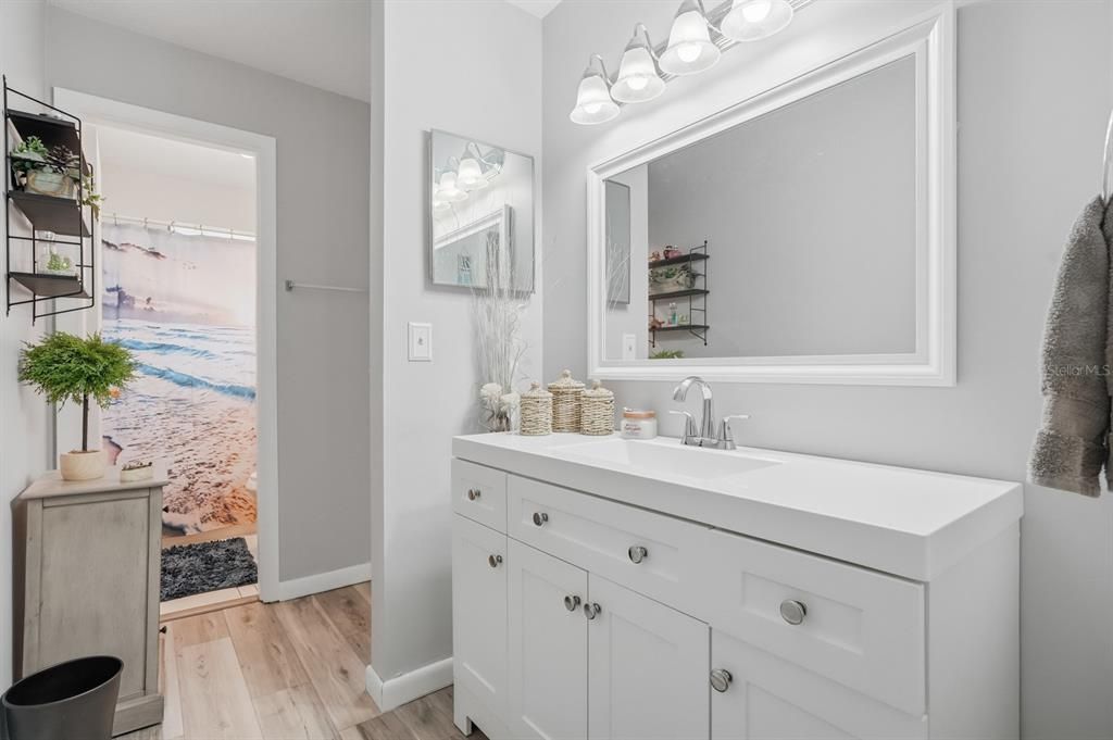 На продажу: $245,000 (2 спален, 1 ванн, 1200 Квадратных фут)