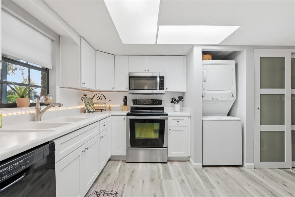 На продажу: $245,000 (2 спален, 1 ванн, 1200 Квадратных фут)