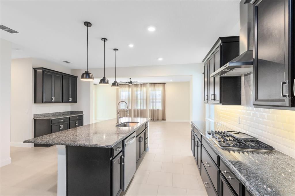 На продажу: $639,900 (5 спален, 3 ванн, 3211 Квадратных фут)