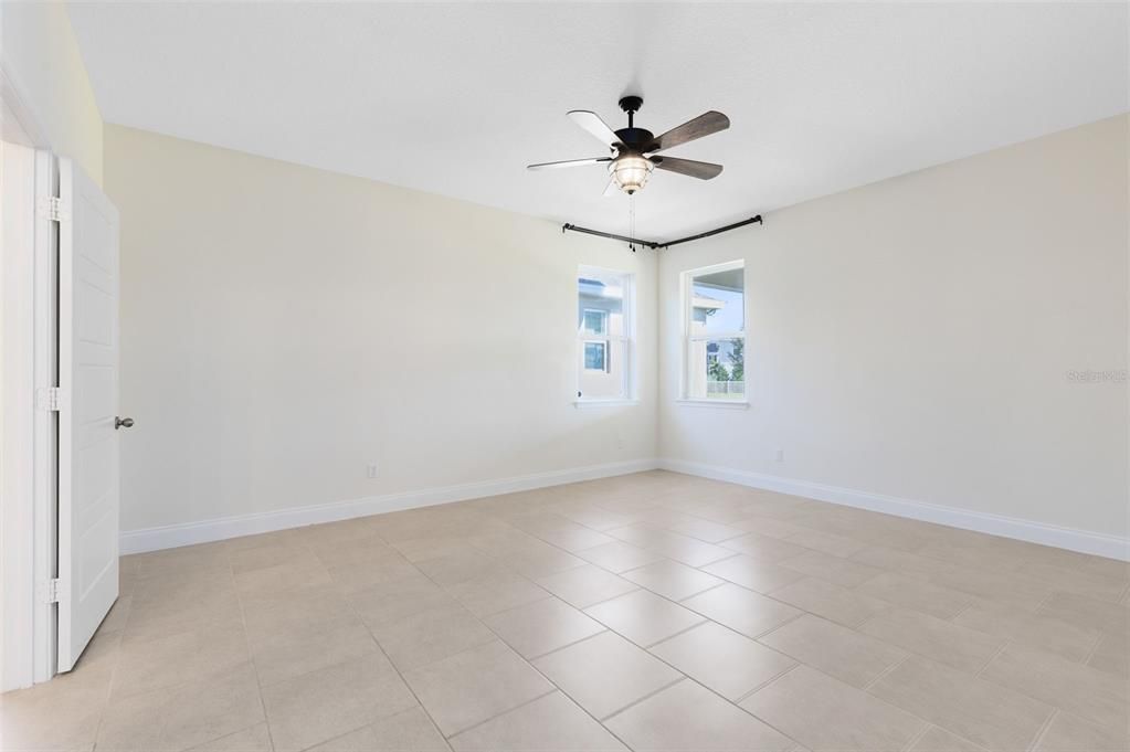 На продажу: $639,900 (5 спален, 3 ванн, 3211 Квадратных фут)