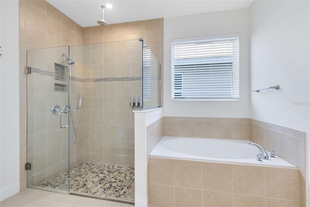 На продажу: $639,900 (5 спален, 3 ванн, 3211 Квадратных фут)