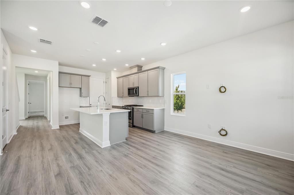 出租: $2,999 (3 贝兹, 2 浴室, 1696 平方英尺)