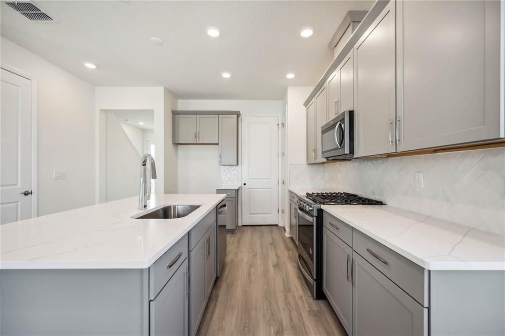 出租: $2,999 (3 贝兹, 2 浴室, 1696 平方英尺)