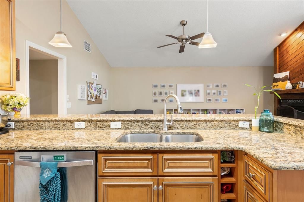 待售: $515,000 (4 贝兹, 2 浴室, 2146 平方英尺)