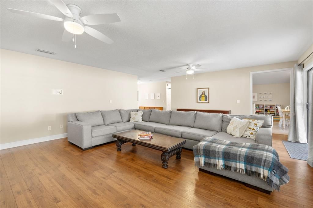 待售: $515,000 (4 贝兹, 2 浴室, 2146 平方英尺)