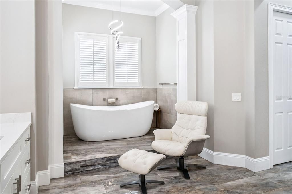 For Sale: $2,500,000 (6 beds, 5 baths, 5865 Square Feet)