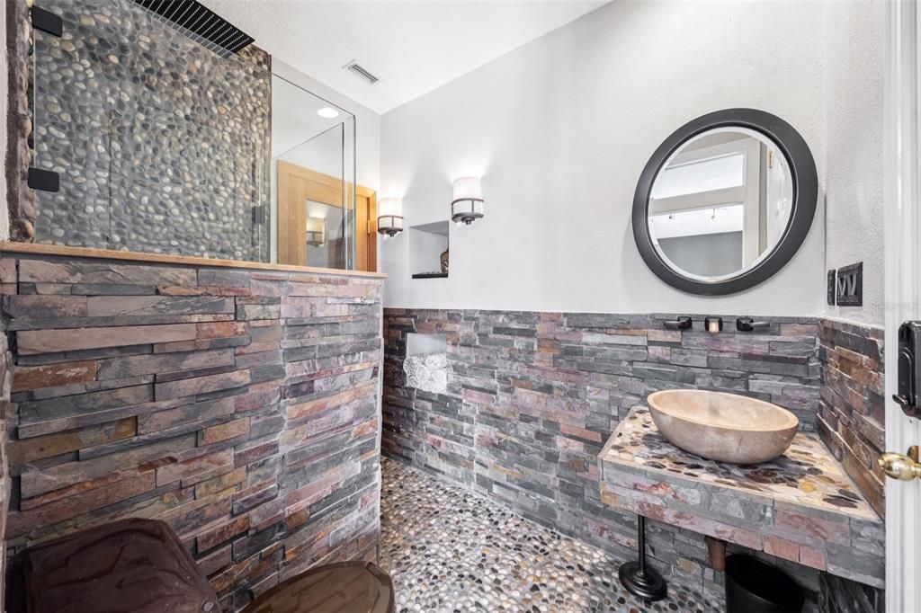 For Sale: $2,500,000 (6 beds, 5 baths, 5865 Square Feet)