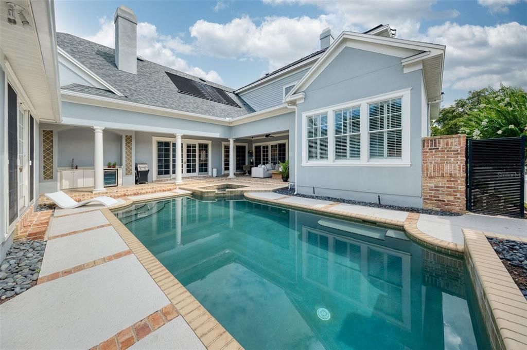 For Sale: $2,500,000 (6 beds, 5 baths, 5865 Square Feet)