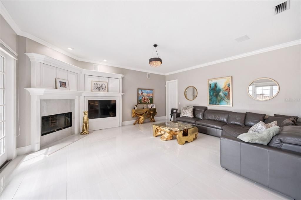 For Sale: $2,500,000 (6 beds, 5 baths, 5865 Square Feet)