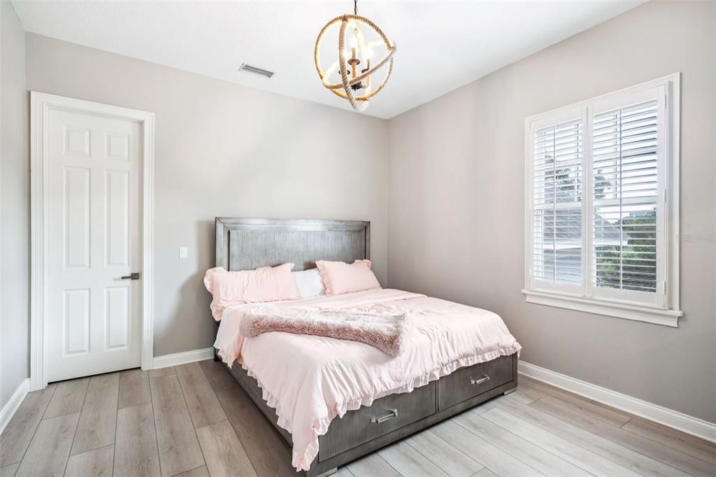 For Sale: $2,500,000 (6 beds, 5 baths, 5865 Square Feet)