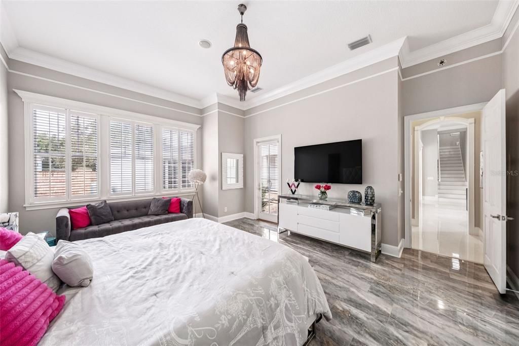 For Sale: $2,500,000 (6 beds, 5 baths, 5865 Square Feet)