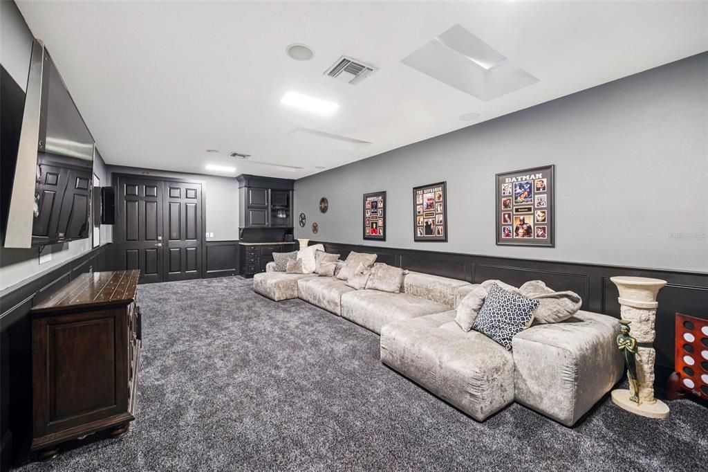 For Sale: $2,500,000 (6 beds, 5 baths, 5865 Square Feet)