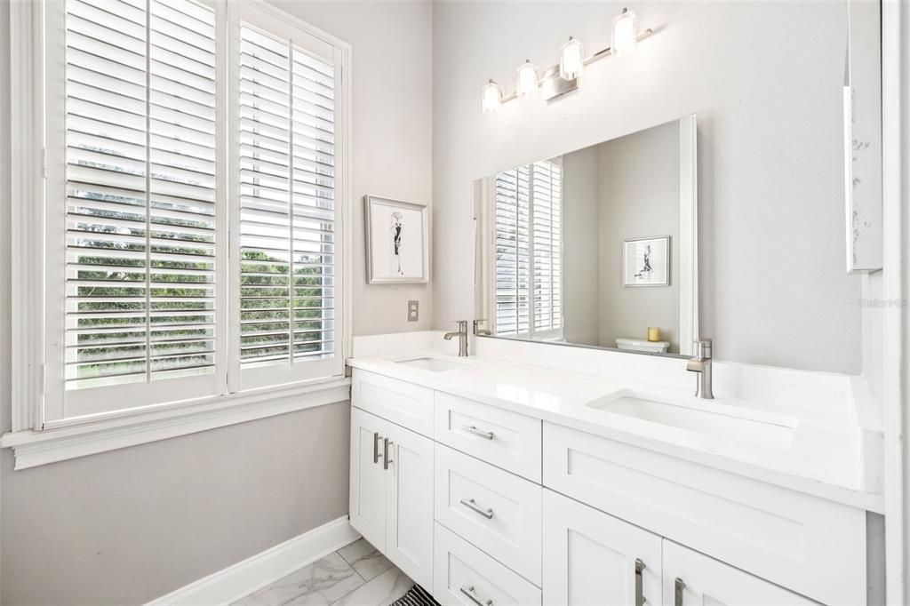 For Sale: $2,500,000 (6 beds, 5 baths, 5865 Square Feet)