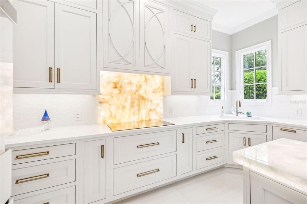 For Sale: $2,500,000 (6 beds, 5 baths, 5865 Square Feet)