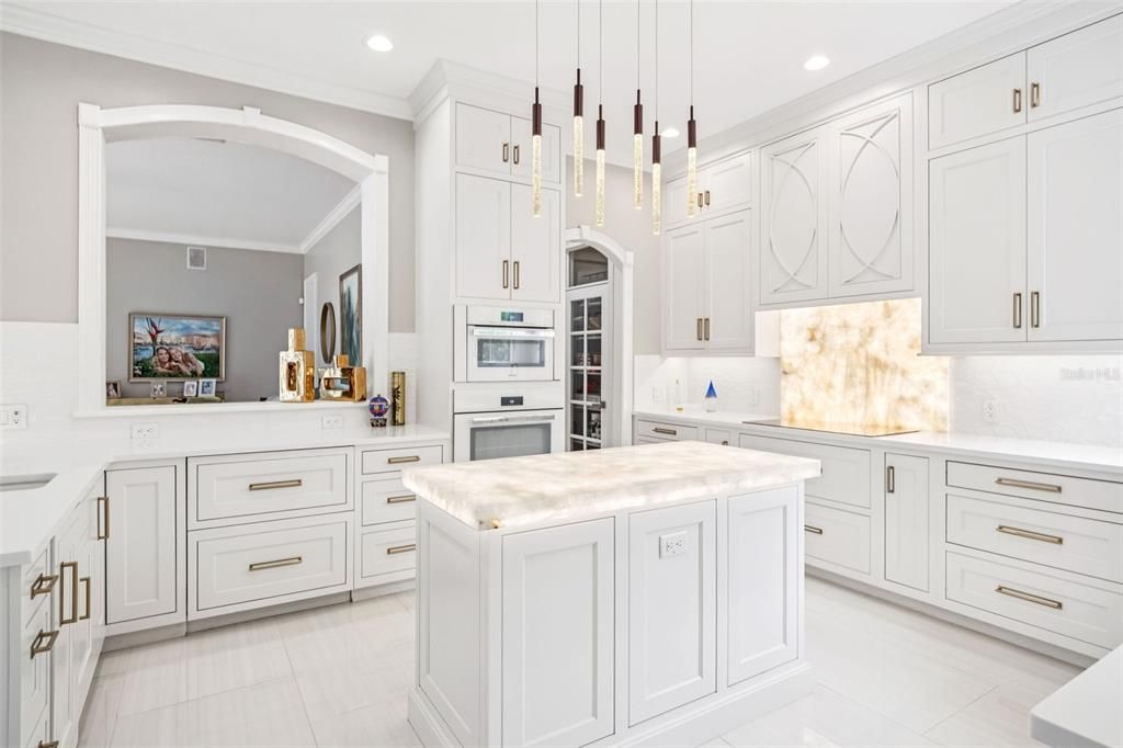 For Sale: $2,500,000 (6 beds, 5 baths, 5865 Square Feet)