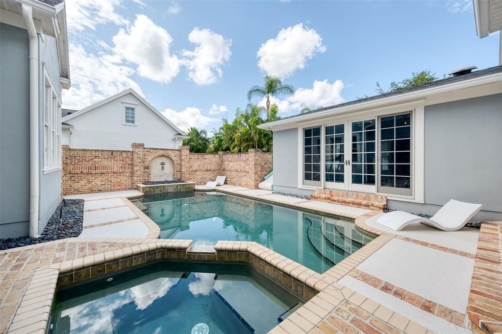 For Sale: $2,500,000 (6 beds, 5 baths, 5865 Square Feet)